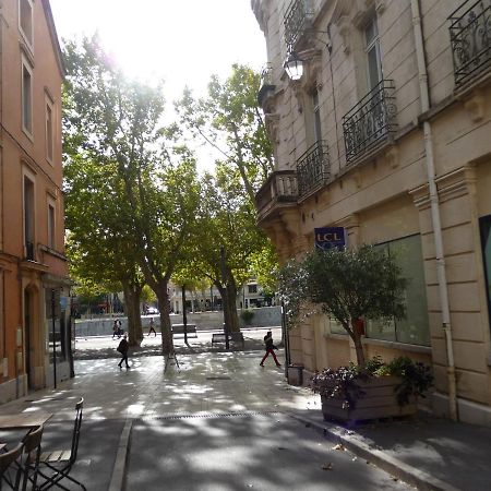 Appartement de 105m2, balcon sur Cours de la République Narbona Esterno foto
