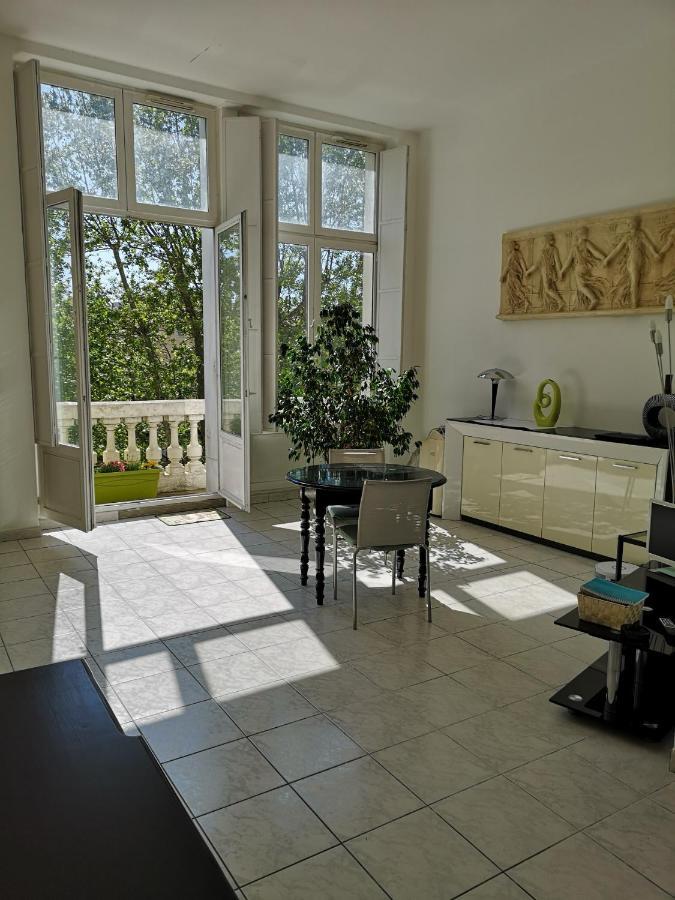 Appartement de 105m2, balcon sur Cours de la République Narbona Esterno foto