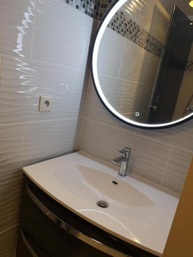 Appartement de 105m2, balcon sur Cours de la République Narbona Esterno foto