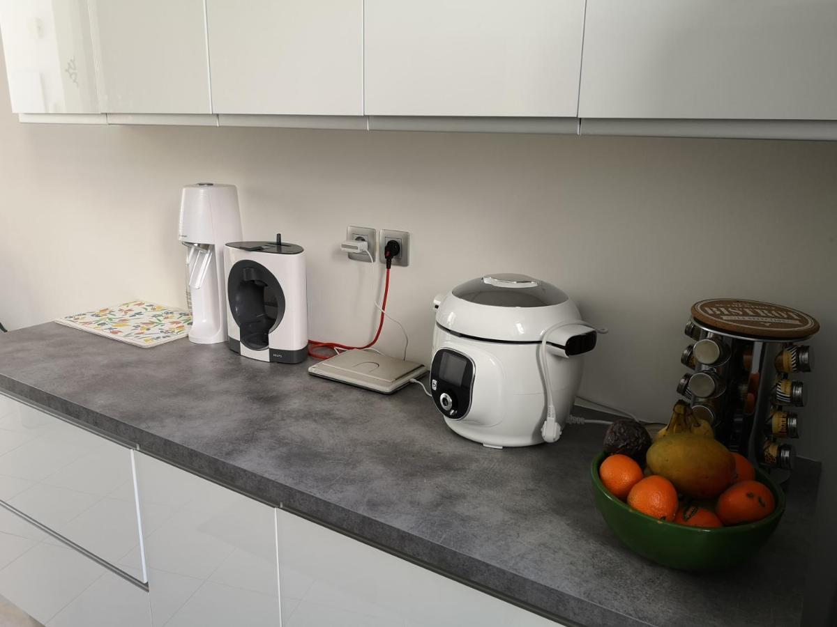 Appartement de 105m2, balcon sur Cours de la République Narbona Esterno foto